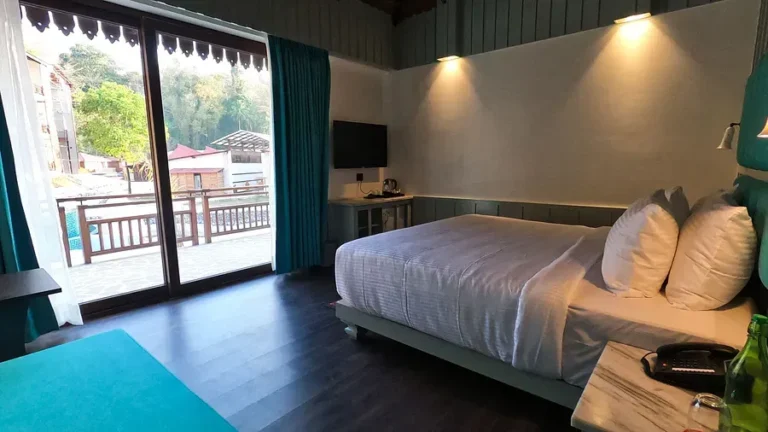 Hill Villa (Lake view)